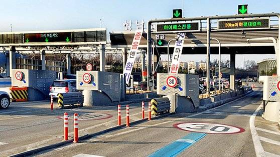 수도권제1순환고속도로의 성남영업소. 사진 한국도로공사