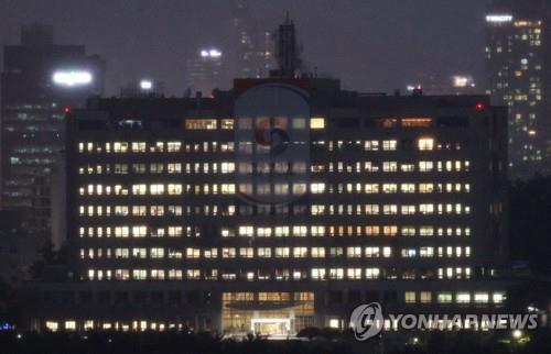 불 밝힌 용산 대통령실 청사 [연합뉴스 자료사진]