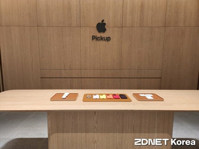 애플 잠실 매장 픽업 공간. 애플은 국내 네번째 애플 스토어인 애플 잠실에서 명동점보다 픽업 공간의 편의성과 신속성을 높였다. (사진=지디넷코리아)