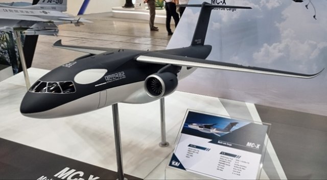 DX 코리아 2022에서 한국항공우주산업이 공개한 한국형 다목적 수송기 모형. 한국항공우주산업 제공