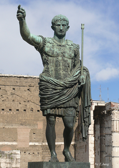 로마제국 초대 황제 아우구스투스의 동상.