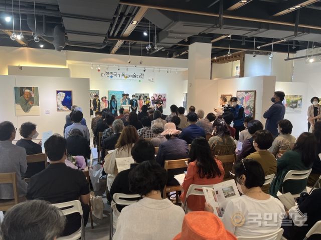 한국미술인선교회가 22일 서울 종로구 인사동 마루아트센터에서 주최한 제30회 대한민국기독교미술대전 시상식이 열리고 있다. 임보혁 기자