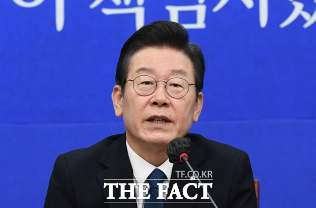 이재명 더불어민주당 대표가 23일 오전 서울 여의도 국회에서 열린 최고위원회의에서 모두 발언하고 있다.