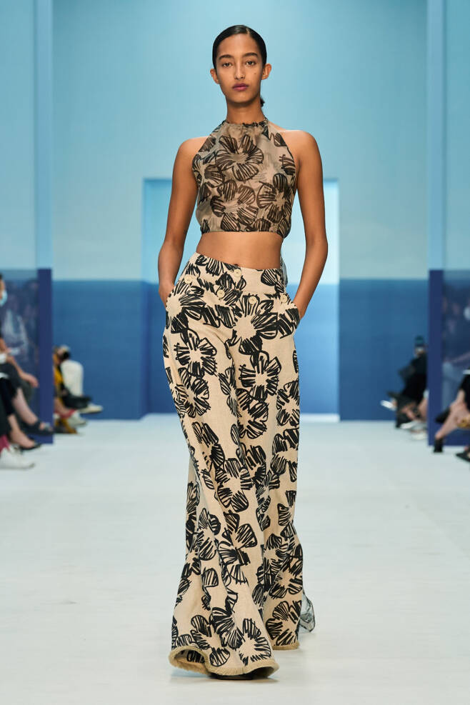 사진 : 이탈리안 럭셔리 패션 하우스 브랜드 막스마라(Max Mara), 밀란 패션위크 '2023 봄/여름 컬렉션' ⓒMax Mara