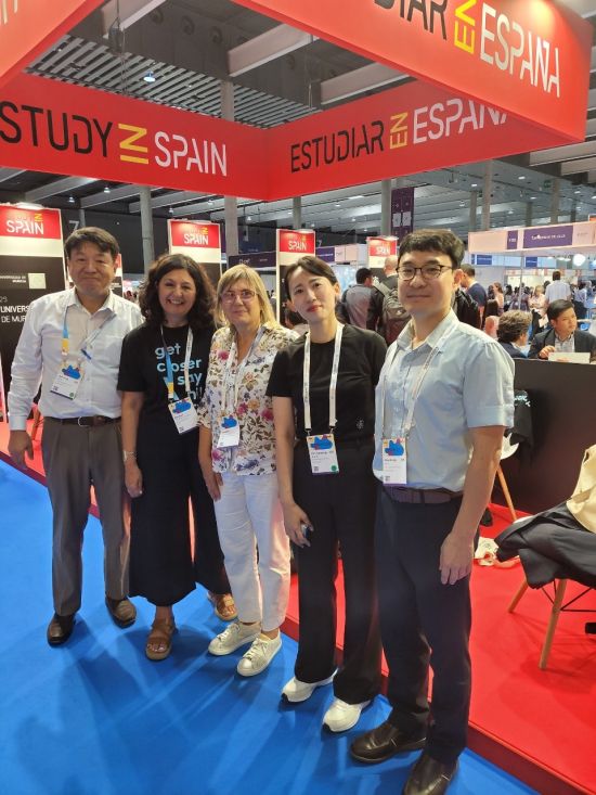 경상국립대학교는 스페인 바르셀로나에서 열린 ‘2022 유럽 국제교육협회 박람회’에 참가했다.