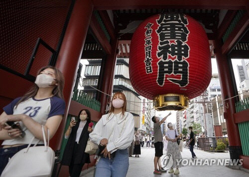 일본 도쿄의 여행자들[EPA=연합뉴스 자료사진]