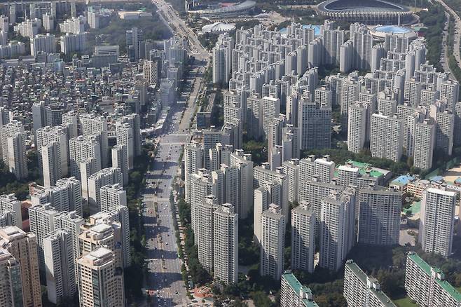 서울 송파구 롯데월드타워 서울스카이에서 바라본 서울 시내 아파트 단지. 연합뉴스