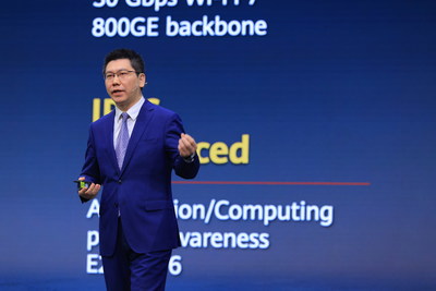 화웨이 데이터 통신 제품 라인 부사장 Zhao Zhipeng이 '지능형 클라우드-네트워크, 산업 디지털 생산성 촉발'이라는 주제로 기조연설을 진행했다. (PRNewsfoto/Huawei)