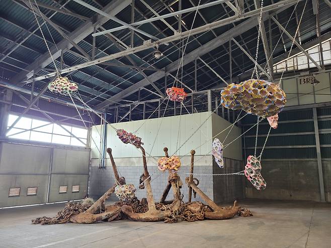An installation view of "Chain Link Strategy" by Hyun Nahm at Pier 1 of Busan Port (Park Yuna/The Korea Herald)