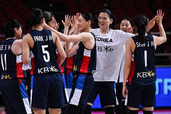 한국 여자농구가 보스니아 헤르체고비나를 꺾고 국제농구연맹(FIBA) 월드컵에서 12년 만에 승리를 거뒀다. [EPA=연합뉴스]
