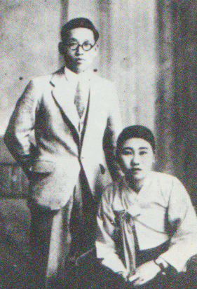 석주명-김윤옥 부부. 고지식한 석주명과 활달한 김윤옥은 신혼 여행 기차 안에서부터 싸웠다. 중매로 얼굴도 안보고 결혼한 사이였다. 1938년 사진.