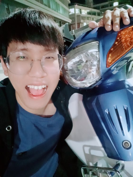 하진우씨의 돈벌이 수단이기도 한 오토바이는 학문적인 교류를 위해 타 대학에 방문할 때도 유용하다. 진우씨는 한 몸처럼 다룰 수 있게 된 오토바이에 애정을 느낀다고.
