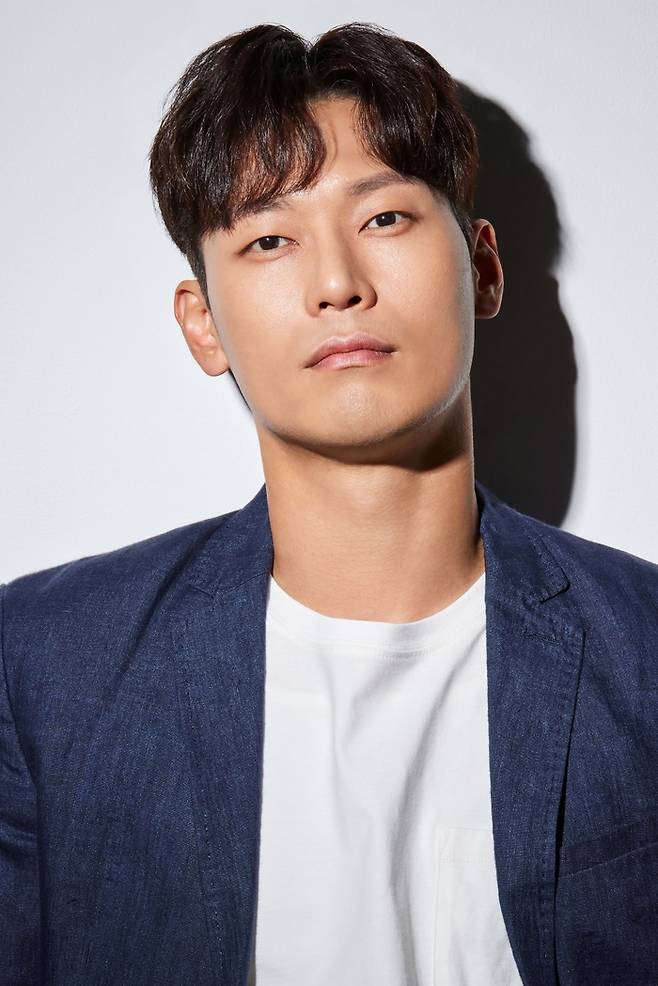배우 박훈. 에일리언컴퍼니