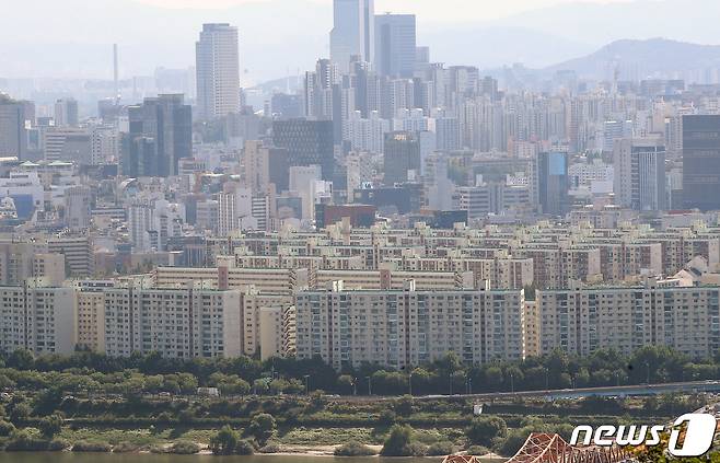 서울 강남구 압구정 한강변 아파트 모습. 2022.9.27/뉴스1 ⓒ News1 임세영 기자