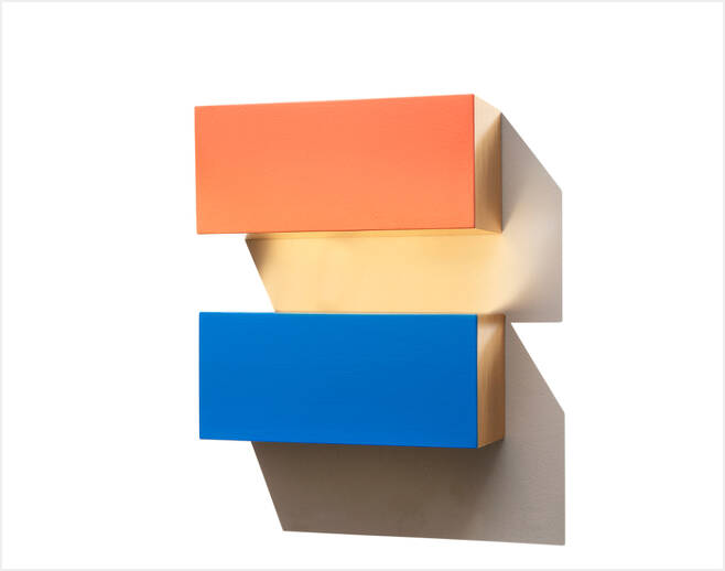 사진 : 최정아갤러리, 10월 기획전시 'Matters & its Conclusion', 박현주 작가, Light-monad, 20×9×9cm, Wood, acrylic, gold-leaf, 2020 ⓒChoijungah Gallery