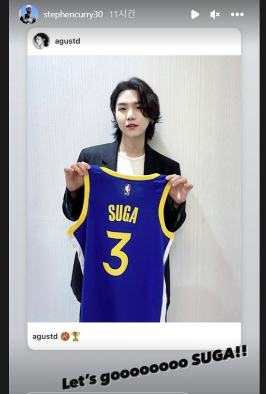 Attention is being paid to whether the meeting between group BTS Suga and NBA top star Stephen Curry will take place.Suga posted a photo of her instagram on Friday with a Golden State No. 3 uniform marking her name.Stephen Curry shared the post on his personal Instagram and Twitter Inc. and left a greeting with See you soon with One for Suga.Here, he added an emoji to the plane and caught his eye.Suga and Stephen Currys friendship is gathering attention, and expectations are focused on the meeting of the two.Suga left for Japan on the 27th, and Stefan Curry is also in the process of a demonstration against Washington at the Japan Saitama Super Arena from the 30th to the 1st of this month.The netizens are focusing on whether the meeting of the two legend stars will be concluded.Meanwhile, Sugas BTS will hold a One Concert BTS Yet To Come in BUSAN on October 15th at the Busan Asian Stadium.Photo: Suga, Stephen Curry on Instagram and Twitter Inc.