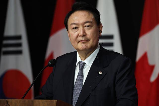 윤석열 대통령이 23일 오후(현지시간) 캐나다 오타와 맥도널드경 빌딩에서 쥐스탱 트뤼도 총리와 공동기자회견을 하는 모습. 대통령실 제공