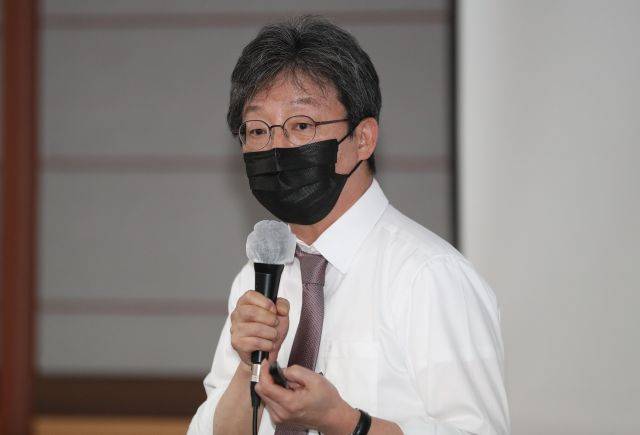 유승민 전 의원이 29일 대구 경북대학교에서 '무능한 정치를 바꾸려면'이라는 주제로 특강을 하고 있다. 연합뉴스