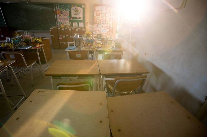 진은영 시인은 세월호 참사 희생자와 그 가족들을 위한 시를 시집에 담았다. ⓒ김흥구