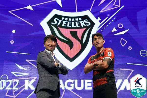 포항의 김기동 감독(왼쪽)과 신진호. ⓒ프로축구연맹