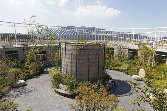 국립현대미술관 과천관에서는 내년 6월까지 '옥상정원' 전시가 이어진다. 사진 한국관광공사