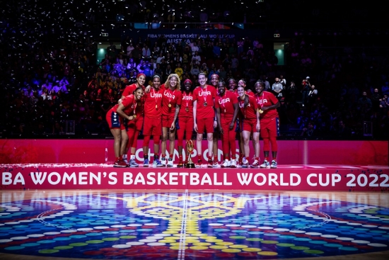 ‘진짜 드림팀’ 미국 여자농구 대표팀은 1일 시드니에서 열린 중국과의 결승에서 승리, 대회 4연패를 이뤘다. 사진=FIBA 제공