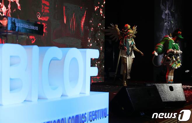 3일 경기 부천시 한국만화박물관 영상실에서 경기국제코스프레 페스티벌 챔피언십 결승전이 진행되고 있다. 이번 결승전에는 네덜란드, 대만, 멕시코, 미국, 싱가포르, 스페인, 사우디아라비아 등 국내외 14개국 15개 팀 27명이 참가했다. 2022.10.3/뉴스1 ⓒ News1 정진욱 기자