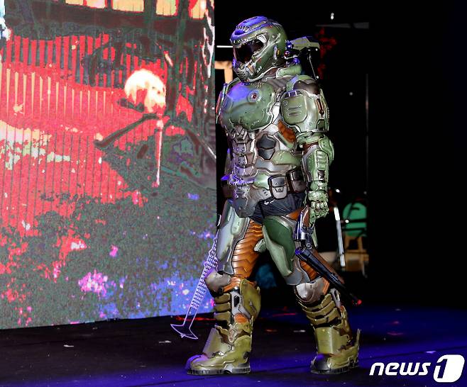 3일 경기 부천시 한국만화박물관 영상실에서 경기국제코스프레 페스티벌 챔피언십 결승전이 진행되고 있다. 이번 결승전에는 네덜란드, 대만, 멕시코, 미국, 싱가포르, 스페인, 사우디아라비아 등 국내외 14개국 15개 팀 27명이 참가했다. 2022.10.3/뉴스1 ⓒ News1 정진욱 기자