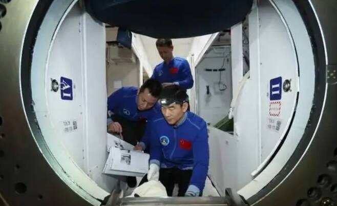 중국이 추가 우주비행사 선발 요건으로 코골이를 우선 배제하겠다고 밝혀 관심이 쏠렸다.출처 웨이보