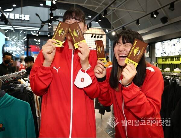 페퍼저축은행 이한비, 방송멘트 하다가 빵 터짐.