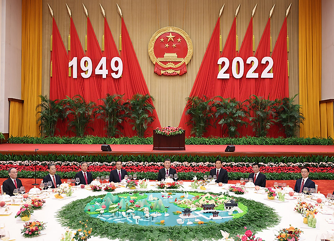 중국 국무원이 지난달 30일 베이징 인민대회당에서 개최한 국경절 리셉션에 시진핑 국가주석을 비롯한 주요 지도부가 모두 참석해 있다. 국무원 홈페이지 캡처