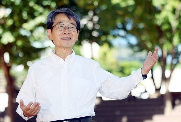 허명회 고려대 통계학과 명예교수는 "부모가 원하는 방향으로 자녀를 압박하면 부정적 영향이 있다는 걸 기억해야 한다"고 했다. 허문찬 기자.