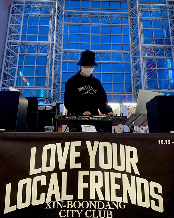 Xin-Boondang City Club held a pop-up store at the AK Plaza department store in Bundang in October last year. The brand invited DJs to play music, shown here. [XIN-BOONDANG CITY CLUB]