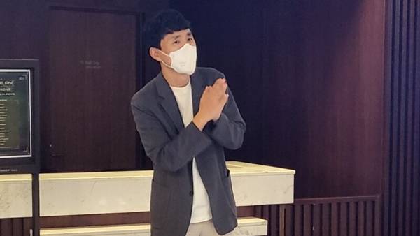 - 현장에서 유저들과 소통하는 금강선 前 디렉터