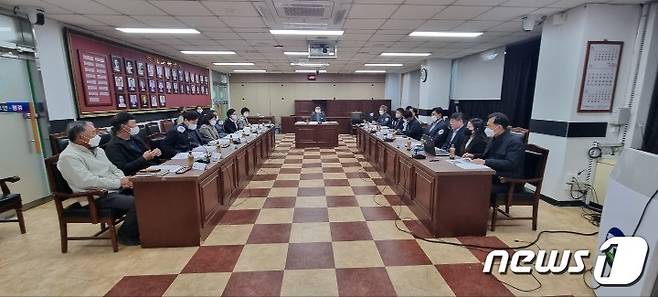 (고창=뉴스1) 박제철 기자 = 전북 고창군이 동학농민혁명 3대 지도자인 손화중 장군과 관련한 유적지의 문화유산 지정을 추진한다. 고창동학농민혁명 비지정문화재 문화유산 지정을 위한 학술조사 용역 보고회(고창군 제공)2022.10.18/뉴스1