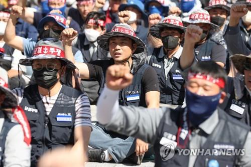 2022년 9월 26일 서울 용산구 전쟁기념관 앞에서 열 조선업 노동자 살리기 결의대회 [연합뉴스 자료사진]
