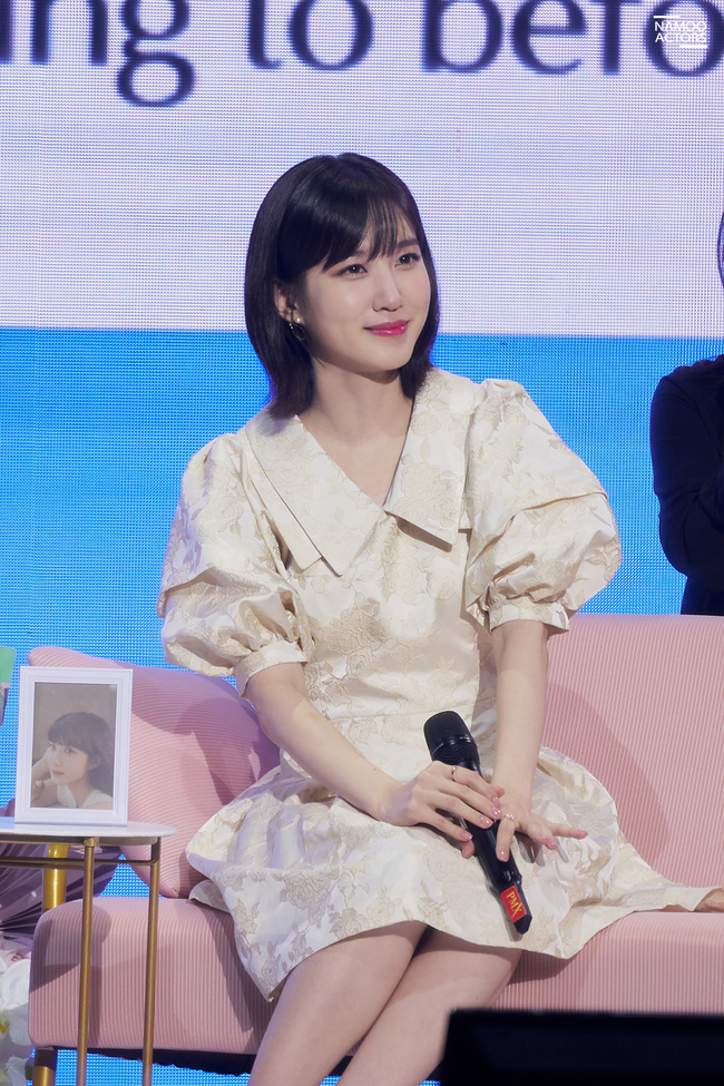 Park Eun-bin had a touching rapport with the Philippines fans.Park Eun-bin hosted the first Asia Fan Meeting Tour  ⁇ 2022 PARK EUN-BIN Asia Fan Meeting Tour in Manila ⁇  (2022 Park Eun-bin Asia Fan Meeting Tour in Manila) at the New Frontier Theatre in Manila on October 23rd.Park Eun-bin, who appeared in the tagalog language, said, I missed you so much, and announced the start of fan meeting with a smile.Park Eun-bins lovely charm has been conveyed. From the profile he wrote today, Park Eun-bin is curious about the Filipinos fans.  ⁇  I had time to get to know each other with the Filipinos fans I met for the first time.In addition, his outstanding painting skills surprise the scene in the corner where he customizes the eco bag to present to the fans. He then talked about the famous scenes of the works and the scenes of the actors Park Eun-bin.Above all, the most noticeable thing on this day was the appearance of Park Eun-bin, who uses tagalog language and English in the right place.Park Eun-bin was amazed by the sensible use of the tagalog language prepared by the Philippine fans, and the fans responded with great cheers each time.Fans also presented Park Eun-bin with a surprise event.Park Eun-bin, who couldnt hide his overflowing heart and shed tears after a special video showing the fans sincere heart toward him was screened, thanked Filipinos fans with a bright smile at the slogan event that read, The moment I got to know the cake and you prepared by the fans was the most brilliant moment for me.Park Eun-bin is very grateful to all those who have come from many places for their precious time today, concluding a fan meeting that has been full of tenderness and love for over 150 minutes.Thanks to all of you here, I was so happy. I hope that all of you will be healthy and happy until the day we meet again.Since then, he has been singing Especially For You, a song specially prepared for local Filipinos fans, and gave a meaningful impression to the end.