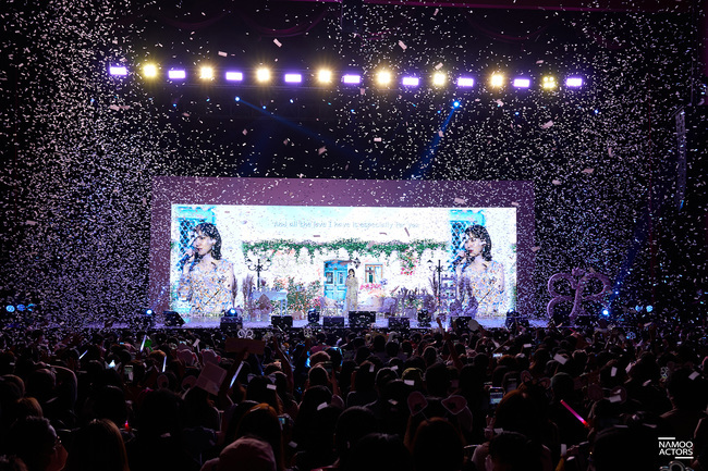 Park Eun-bin had a touching rapport with the Philippines fans.Park Eun-bin hosted the first Asia Fan Meeting Tour  ⁇ 2022 PARK EUN-BIN Asia Fan Meeting Tour in Manila ⁇  (2022 Park Eun-bin Asia Fan Meeting Tour in Manila) at the New Frontier Theatre in Manila on October 23rd.Park Eun-bin, who appeared in the tagalog language, said, I missed you so much, and announced the start of fan meeting with a smile.Park Eun-bins lovely charm has been conveyed. From the profile he wrote today, Park Eun-bin is curious about the Filipinos fans.  ⁇  I had time to get to know each other with the Filipinos fans I met for the first time.In addition, his outstanding painting skills surprise the scene in the corner where he customizes the eco bag to present to the fans. He then talked about the famous scenes of the works and the scenes of the actors Park Eun-bin.Above all, the most noticeable thing on this day was the appearance of Park Eun-bin, who uses tagalog language and English in the right place.Park Eun-bin was amazed by the sensible use of the tagalog language prepared by the Philippine fans, and the fans responded with great cheers each time.Fans also presented Park Eun-bin with a surprise event.Park Eun-bin, who couldnt hide his overflowing heart and shed tears after a special video showing the fans sincere heart toward him was screened, thanked Filipinos fans with a bright smile at the slogan event that read, The moment I got to know the cake and you prepared by the fans was the most brilliant moment for me.Park Eun-bin is very grateful to all those who have come from many places for their precious time today, concluding a fan meeting that has been full of tenderness and love for over 150 minutes.Thanks to all of you here, I was so happy. I hope that all of you will be healthy and happy until the day we meet again.Since then, he has been singing Especially For You, a song specially prepared for local Filipinos fans, and gave a meaningful impression to the end.
