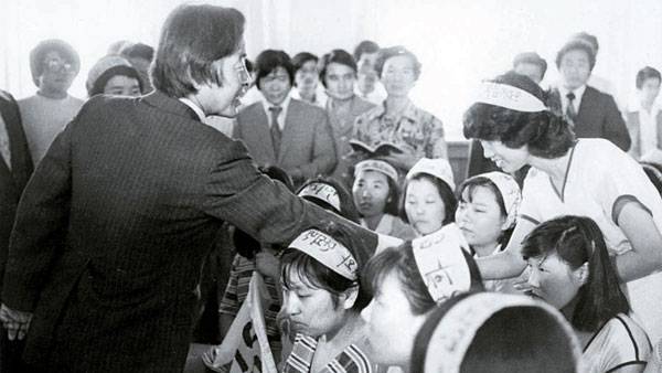 김영삼 당시 신민당 총재와 YH 무역 노동자들