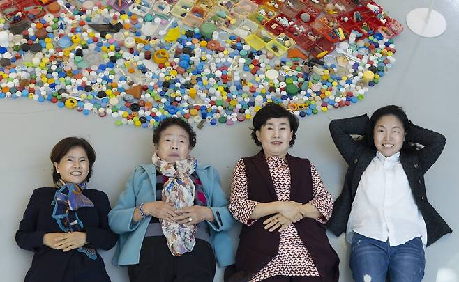 가족들은 정재철 작가의 작품을 보관하는 방법에 대해 고민 중입니다. 정 작가의 작업에 뜻을 같이했던 이들과 ‘정재철 기념사업회’를 만들어 작품을 보존하고저 합니다.