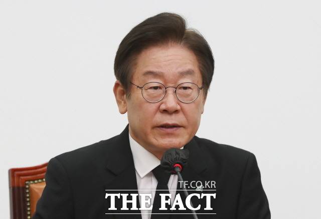 이재명 더불어민주당 대표는 31일 이태원 참사와 관련해 정부 당국에 사태 수습을 위해 최선을 다해야 한다고 당부했다. 30일 서울 여의도 국회에서 이태원 참사 관련 입장 표명하는 이 대표. /뉴시스