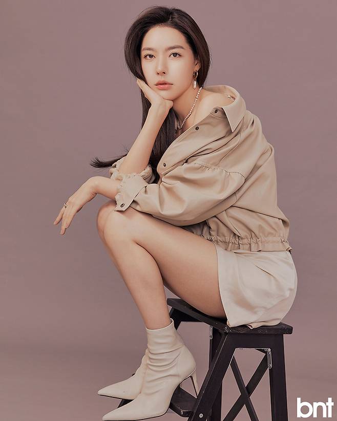 Hello Venus Song Joo hee, who worked as Alice, revealed the story of turning to Actor because of stage phobia.Actor Song Joo hee from Hello Venus, who appeared in the musical  ⁇   ⁇   ⁇   ⁇   ⁇ ....................................Song Joo hee is a musical work of the same name that recorded the first place in the TVN drama series. Song Joo hee is the only daughter of the president of Pyongyangs top department store played by Seo Ji-hye in the drama. I took the role.There was a lot of difficulty because the crash landing of love was the premiere.I had to finish the 16-part drama in 2 hours and 30 minutes, so there were a lot of jumping points, and I had a lot of trouble with the actors and directors how the audience would understand it more easily.He has been acquainted with Tei, Lee Kyung, and Han Seung-yoon, who are appearing together. He has a lot of scenes to play with him as an actor. ⁇   ⁇   ⁇   ⁇   ⁇   ⁇   ⁇ ....................................When he was asked about the opportunity to turn to Actor, he suddenly found stage phobia and it was hard to sing in front of people. I did not get better even if I tried various methods, so I challenged the musical with the intention of breaking through the front.Then I became more interested in acting and turned completely. He continued his friendship with the members of  ⁇ Hello Venus even after the breakup.  ⁇  The members are good.  ⁇  Everyone is busy, but I do not see them often, but I often contact them. ⁇  I sometimes think about idol activities. I think I miss the time I spent with the members rather than miss the idol itself.When I was in the group, I had to do my part because I had good things for each member, but now I have to do things that I can not do well and I have to worry about myself.  ⁇As for the charm of the musical, he said, I was able to meet the audience, he said. I did not know it when I was an idol.When asked about the actor who wants to breathe together, Yum Jung-ah is the only aura of Yum Jung-ah. I would like to try to breathe together if I have a chance.He said he likes to take pictures and travel on his day off. He likes to do something alone.In the past, I liked people who were similar to me, but now I like people who are active as opposed to me. ⁇  I have always lived well  ⁇  When I look back on my life, I always regret and regret. It is my dream to live as a good person and a good person.  ⁇