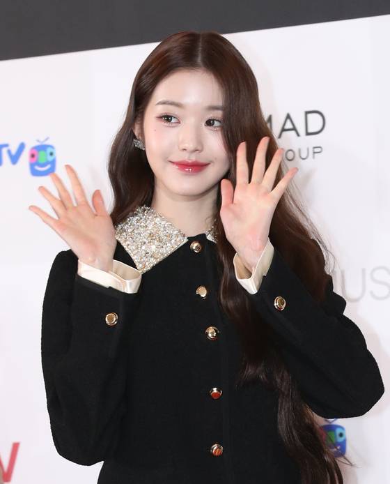 아이브(IVE-리즈 레이 장원영 안유진 가을 이서) 멤버들이 8일 오후 서울 송파구 잠실 올림픽공원 체조경기장에서 열린 '2022 더팩트 뮤직어워즈(THE FACT MUSIC AWARDS, TMA)'' 레드카펫 행사에 참석해 포토타임을 갖고 있다. 김진경 엔터뉴스팀 기자 kim.jinkyung@jtbc.co,kr (콘텐트비즈니스본부)/2022.10.08/