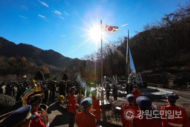 ▲ 육군 제12보병사단은 지난 5일 인제 북면 용대리 소재 연화동 전적 기념공원에서 연화동 전투 전사 장병 추모 행사를 가졌다.