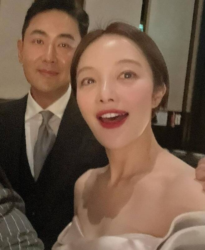 Wedding ceremony photos of Actor Hwang Bo Ra and Yeong-Hoon Kim Work House Company representative were released.Hwang Bo Ra became a married couple with Kim Yong-guns younger son and agent, Yeong-Hoon Kim, after 10 years of devotion.Ha Jung-woo also celebrated his brothers marriage and greeted the guests directly.Wedding ceremony photos were not open to the public as much as family, relatives, and close acquaintances were invited privately, so the two shots of the two people released on this day attract many peoples attention.In the photo, Hwang Bo Ra in a pure white wedding dress and Yeong-Hoon Kim in a tuxedo pose positively. The face is full of happy smiles and irritation.Actor Woo Hee-jin, who attended Hwang Bo Ra and Yeong-Hoon Kims Wedding ceremony, said, I went to celebrate the marriage of the most beautiful bride Bora today.In addition, it opened a luxuriously decorated wedding hall with flowers and colorful chandeliers.Meanwhile, Hwang Bo Ra and Yeong-hoon Kim met in church in 2012 and developed into a lover.The two men are considered to be the representative longevity couple in the entertainment industry and have been dating for 10 years and have reported their marriage before the wedding ceremony.On the other hand, Hwang Bo Ra, who made his debut as a talent for SBS 10th Bond in 2003, appeared in various dramas such as drama In-house Confrontation, Vaga Bond, Whats Wrong with Secretary Kim, My Girl, Lovers in Paris I received a lot of love.In recent years, he has been active in various entertainment programs such as Sulvival, Do not worry, you, God of defense.Yeong-hoon Kim is the son of Actor Kim Yong-gun and the biological younger brother of Ha Jung-woo.In the past, he acted as an actor in the name of Cha Hyeon-woo and appeared in various dramas such as The Legendary Hometown, Road Number One, and Daesungwoo.Currently, he is a representative of the management company Work House Company, which belongs to Ha Jung-woo and Hwang Bo Ra.