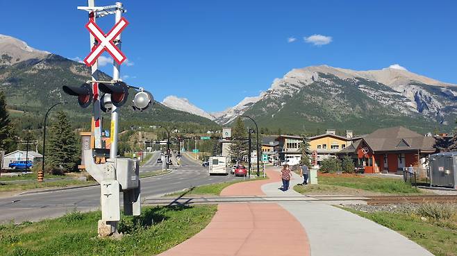 한적한 캔모어 다운타운의 모습