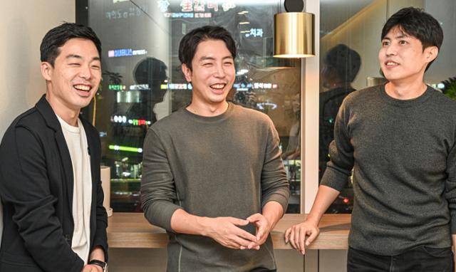 지난달 4일 정신건강의학과 전문의이자 유튜버 '뇌부자들'이 서울 영등포구의 병원에서 본보와 이야기를 나누고 있다. 류효진 기자