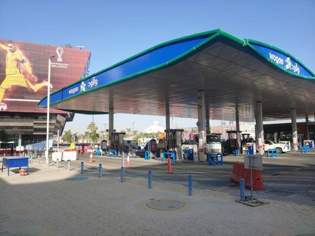 카타르 도하 이슬람 미술 박물관 인근에 있는 한 카타르연료(woqod) 주유소 전경. 도하=김기중 기자