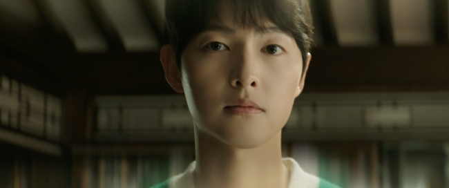 The youngest son of the chaebol s youngest son shot hope in the history of 2022 JTBC Drama TV viewer ratings.Yoon Hyeon-woo (Song Joong-ki), who had been working for the cruiser without any refusal, question, or judgment in the youngest son of JTBC Gilt Il Drama  ⁇   ⁇   ⁇   ⁇   ⁇   ⁇   ⁇   ⁇   ⁇   ⁇   ⁇   ⁇   ⁇ , which was first broadcast on the 18th, was killed by conspiracy and unexpected betrayal.However, with the opportunity of a lifetime of regression, in 1987, he was reborn as Song Joong-ki, the youngest son of Sunyang.From the first episode, the viewers reaction to the unfolding was also hot.One-time TV viewer ratings were 6.1% nationwide and 6.7% in the Seoul metropolitan area (based on paid households). In 2022, JTBC Drama won the top TV viewer ratings for the first time.This days broadcast began with a strong prelude to Yoon Hyeon-woo, the owner of 600 million Family Dollars, whose fate began to change from the tenth anniversary memorial service of Jin Yang-chul (Lee Sung-min), the founder of Sunyang Group.It was also the day when Sunyang Groups special statement to the public was scheduled, but a variable came.The current chairman of the Sunyang Group, Jin Young-ki, fell down with a chronic illness, and even worse, vice chairman JIN SUNGJOON, who had to replace the vacancy, had disappeared.Yoon Hyeon-woo, a loyal loyalist of the Sunyang family, found JIN SUNGJOON after all kinds of insults and put it on the podium.JIN SUNGJOONs statement to remove the stigma of illegal and illegal activities caused a heated response, but at the same time, it was the beginning of bringing in dangerous guests. He was a prosecutor called Shin Hyun-bin .Seo Min-young, who had noticed the existence of the slush fund in the previous JIN SUNGJOON story, quickly seized and searched the Planning and Coordination Headquarters, but it was in vain because Jindo Jun had already taken all the documents and data one step ahead.On the other hand, this led to an unexpected discovery. The same team deputy Shin Kyung-min (Park Jin-young) found data on affiliates called Sunyang Advanced Micro Devices .Yoon Hyeon-woo reported everything to JIN SUNGJOON after worrying that the assets of the Sunyang Group were being leaked overseas through Sunyang Advanced Micro Devices.JIN SUNGJOON appointed him as the head of the finance team and instructed him to find the assets of Sunyang.Yoon Hyeon-woo was willing to take orders, which was why Yoon Hyeon-woo was able to move a huge amount of 600 million Family Dollars.It was Yoon Hyeon-woo who smiled at the hope that he found in the land of foreign countries, but it did not last long.At one point, mysterious men began to pursue him, and after a chase after chase, Yoon Hyeon-woo was hit by a desperate Danger. The place where he fell and came to his senses was a secluded cliff, and the person in front of him was none other than a nervous person.Feeling betrayed, Yoon Hyeon-woo asked him why he was doing this and whose orders it was, but he couldnt get an answer. With one shot, he eventually fell into the deep sea.Yoon Hyeon-woo, who seemed to have lost his life, returned to Jindo Jun (Kim Kang-hoon) in 1987.What was even more surprising was that Jindo Juns identity was the youngest grandson of Jin Yang-chul, the first chairman of Sunyang Group, followed by Jin Yang-chul, who was caught in an uncontrollable shock: a man reborn as the bloodline of the family that killed him.Finally, when he faced the turning point of destiny, his curiosity exploded with trepidation.The youngest son of the jaebeol house captivated viewers from the start with a sweeping development. At the heart of it was the performances of the actors.Song Joong-ki, who painted the moments of Yoon Hyeon-woo, who is sometimes loyal to the gentle and gentle sea, showed his true worth again.Lee Sung-min also made a strong impact with a short appearance and anticipated his future activities.Shin Hyun-bin imprinted his presence with a perfect melody in Seo Min-young, a prosecutor armed with toughness and tenacity.The characters of Yoonjae Moon, Kim Jong-an, Jo Han-cheol, Seo Jae-hee, Kim Young-jae, Jeong Hye-young, Kim Hyun, Kim Shin-rok, Kim Do-hyun, Kim Nam-hee and Park Ji-hyun were also different.The appearance of those who are aiming for the throne with their desires has made them expect to shine more brightly in the upcoming succession war.Yoon Hyeon-woo, who has lived sacrificing only for the sake of the cruiser, was hit by Danger because of his iron rule. What does the cruiser mean to him in his second life, leaving behind his previous life only after the betrayal?From secretary to youngest son, attention is focused on his next move, which has begun to take a step from outside to inside.JTBC Gilt Sunday Drama  ⁇  The youngest son of the jaebeol house is broadcasted at 10:30 pm today (19th).The Youngest Son of a Conglomerate