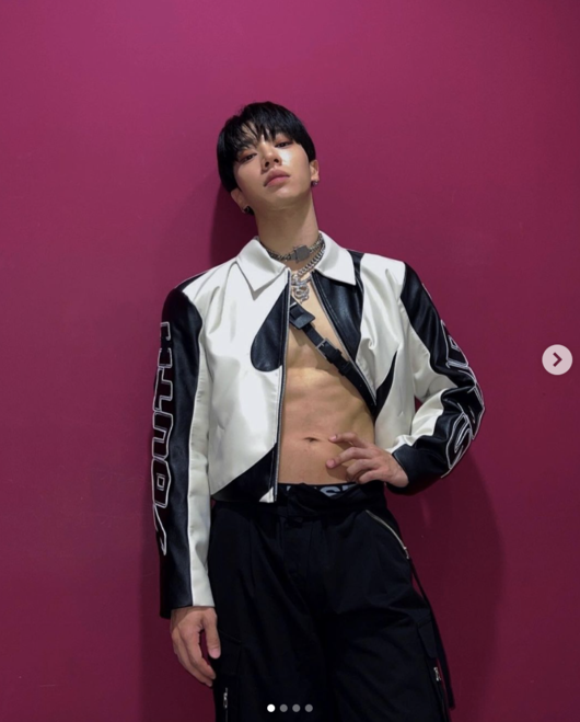 Lee Gi-kwang, a member of the group Highlight, showed off his maturity.On the 19th, Lee Gi-kwang shared several photos with colorful heart emoticons. In the public photos, he is staring at the camera with a deadly eye on the wall, wearing the Alone stage.Especially, he put his hands on his waist and showed his abs without any hesitation and attracted attention. The fans who watched it said, ...?! I am going to wear glasses because I am embarrassed now ..., No!!!!!!!!!!!!!!!!!!!!!!!!!!!!!!!!!!!!!!!!!!!!!!!!!!!!!!!!!!!!!!!!!!!And Our Hot Guy .On the other hand, Highlight, which Lee Gi-kwang belongs to, came back in eight months and matured with the title track  ⁇  Alone  ⁇  stage.Alone is a pop track with retro texture, minimal color and retro feel.Lee Gi-kwang
